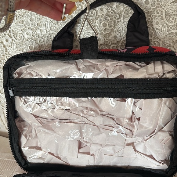 NWT Rachel Roy Red Pink Heart Pattern hanging valet cosmetic travel case Bag zip - Picture 4 of 12